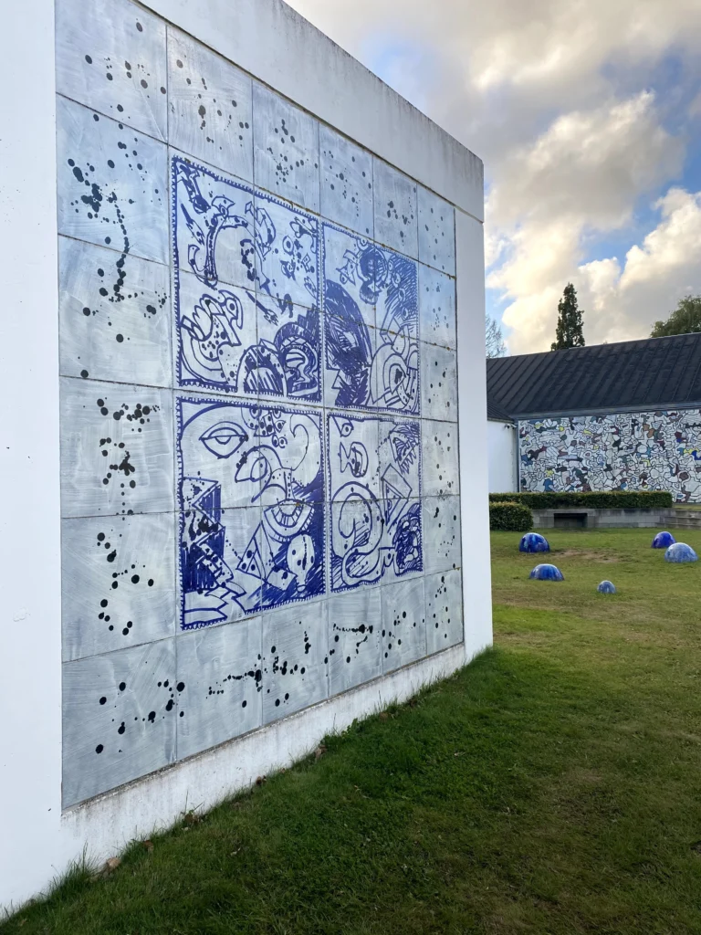 200908 Museum Jorn kunstvæg