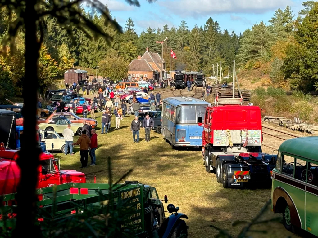 Familie er til lokalt veterantræf på den gamle veteranbane